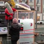 ¡La locura! Pasa horas sumergido en hielo para romper récord Guinness