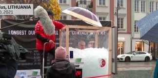 ¡La locura! Pasa horas sumergido en hielo para romper récord Guinness