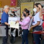 Lotería Nacional entrega motos a ganadores de La Raspadita