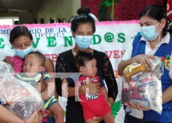 madres-tipitapa-01 Ministerio de la Familia entrega paquetes alimenticios a madres de Tipitapa