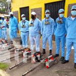 MINSA realiza fumigación y aplicación de BTI en el barrio Largaespada Imagenes de brigadistas de salud para fumigación y abatización