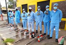 MINSA realiza fumigación y aplicación de BTI en el barrio Largaespada Imagenes de brigadistas de salud para fumigación y abatización