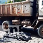 Muere al ser atropellado por un camión