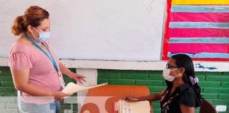 Proceso de matrícula en un colegio de Managua