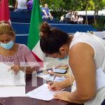 Proceso de matrícula en un colegio de Managua