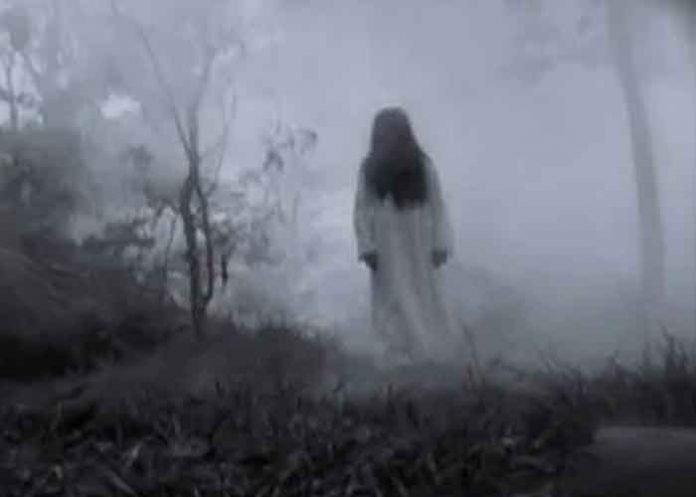 Se disfraza de ‘La Llorona’ para espantar a vecinos y muere a balazos