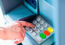 ¿Lluvia de billetes? Delincuentes explotan cajero automático en México