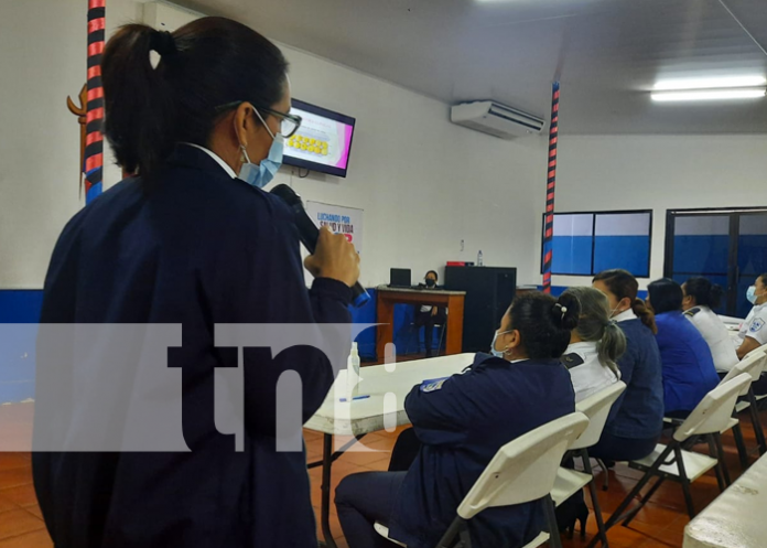 Dirección General de Migración y Extranjería en charla educativa