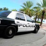 Hombre es detenido por tirar ladrillos a dos niños mientras dormían en Miami