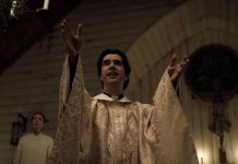 Podcast: El intenso terror religioso que provoca Midnight Mass Escena de la miniserie Midnight Mass