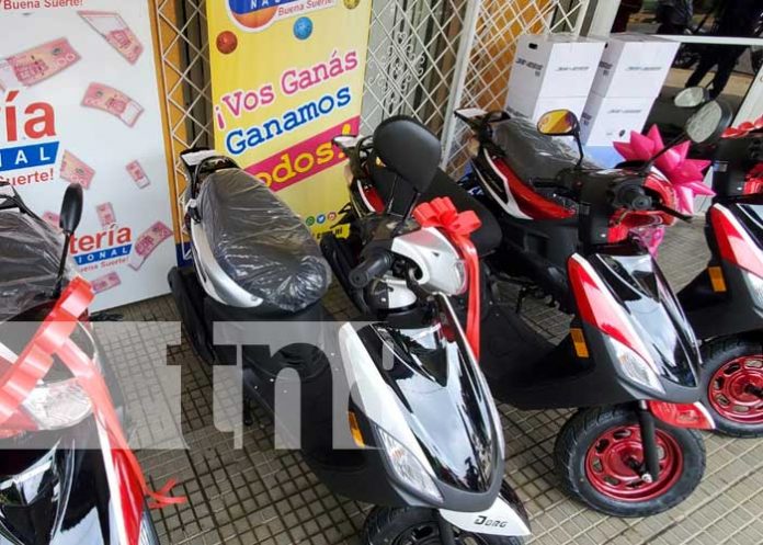 Premiación de motos con La Raspadita de la Lotería Nacional en Nicaragua