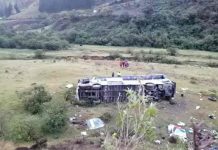 11 muertos y 12 heridos al precipitarse un autobús a un abismo en Ecuador 11 muertos y 12 heridos al precipitarse un autobús a un abismo en Ecuador