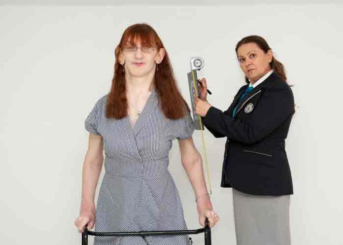 Rumeysa Gelgi, es nombrada la mujer más alta del mundo en Turquía