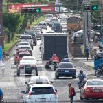 Así están los precios en la canasta básica, combustible y gas en Nicaragua Tráfico en hora pico en una calle de Managua, Nicaragua