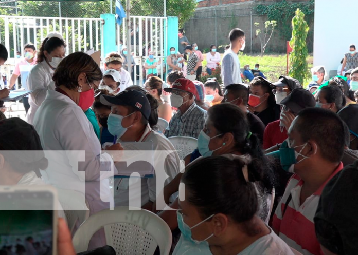 op1 Masiva asistencia para la primera dosis de vacunación