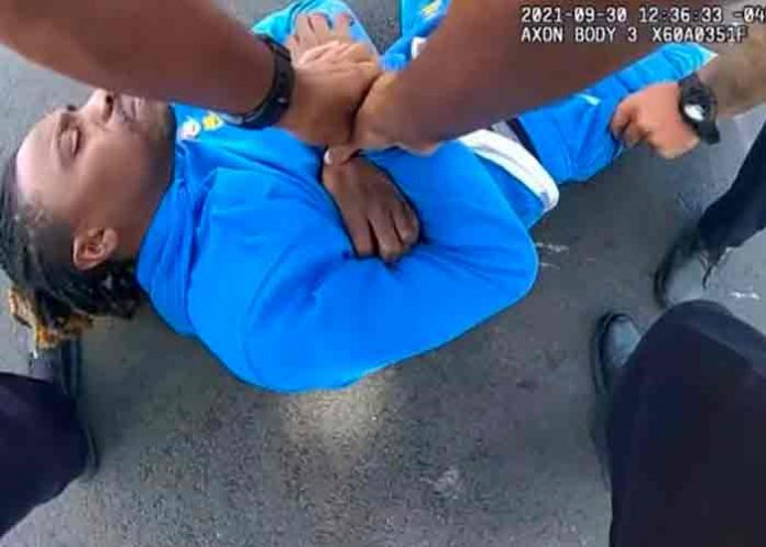 paraplejico- Video muestra a policía de Ohio arrastrando a hombre negro parapléjico
