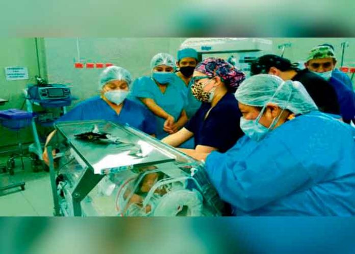 Tras 7 horas de cirugía en Perú separan a siameses unidos por la cadera