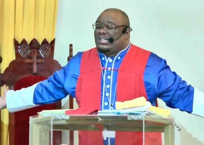 Arrestan a predicador por sacrificios humanos