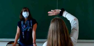 El último desafío de TikTok: Darle un bofetón al profesor