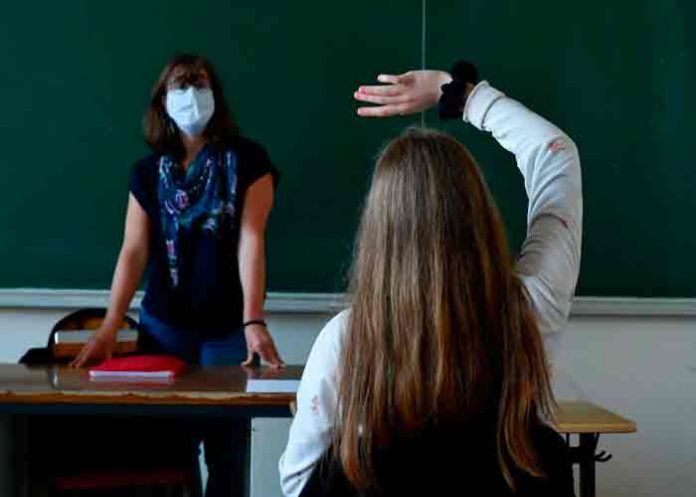 El último desafío de TikTok: Darle un bofetón al profesor