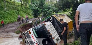 Camión arrastrado por corriente del Río El Zorro en Waslala