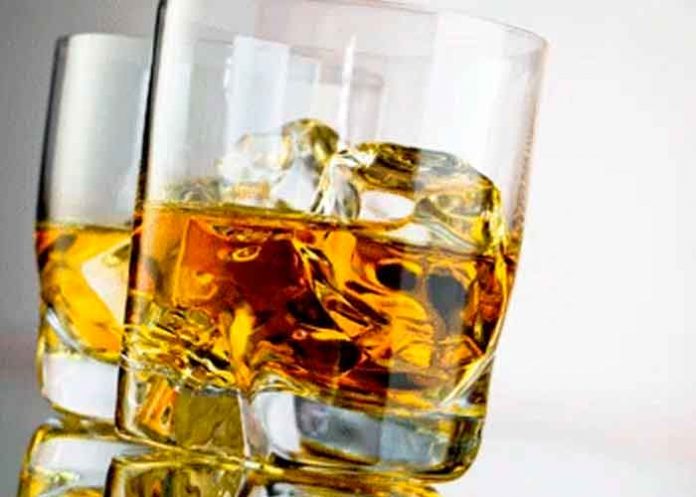 Más de 30 personas muertas por consumir alcohol adulterado en Rusia