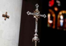 Terremoto en la Iglesia católica por abusos cometidos por curas en Francia Terremoto en la Iglesia católica por abusos cometidos por curas en Francia