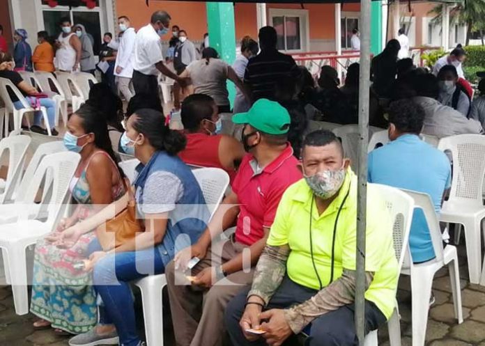 Participan de vacunación voluntaria contra COVID-19 en Carazo