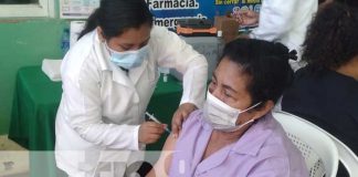 Aplicación de la segunda dosis de vacuna para mayores de 45 en Boaco