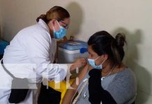 Mujeres embarazadas de Nicaragua acuden a vacunarse contra el COVID-19 Aplicación de la vacuna contra el COVID-19 a embarazadas