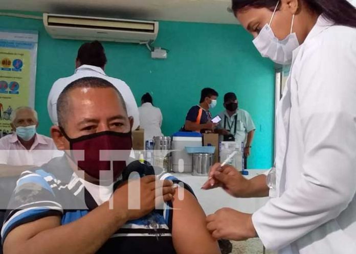 vacuna-lau-03 Jornada de vacunación en centro de salud en Managua