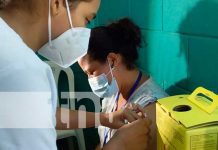 Vacuna a mayores de 30 años sigue aplicándose en centros de Managua Jornada de aplicación de la vacuna contra el COVID-19