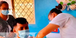 Aplicación de vacunas a niños, niñas, jóvenes y familias en Nandaime