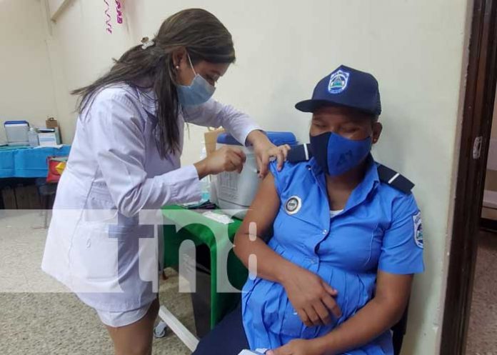 Vacunación a embarazadas avanza en el sexto día en el país