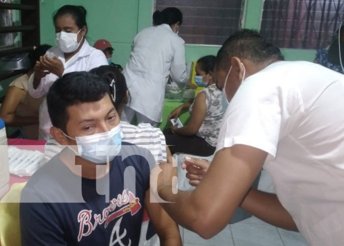 Aplicación de vacuna AstraZeneca para población en Boaco