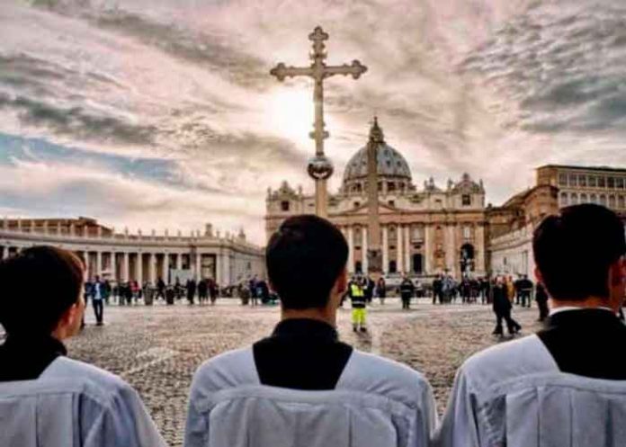 El Vaticano absuelve a dos curas implicados en abuso sexual