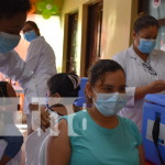 Habitantes se presentan para ser inmunizados