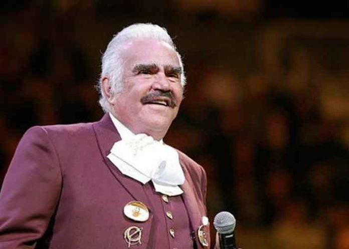 Vicente Fernández continúa en terapia intensiva