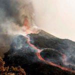 Lava del volcán La Palma fluye lenta, mientras continúa la actividad sísmica