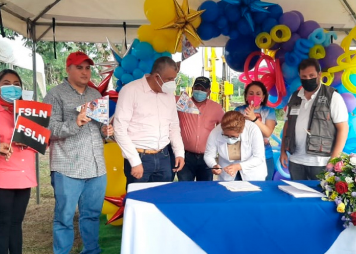 Dr. Sonia Castro en presencia del evento