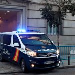 Hombre se atrinchera en el baño de un bar tras apuñalar a la dueña y a un cliente Hombre se atrinchera en el baño de un bar tras apuñalar a la dueña y a un cliente