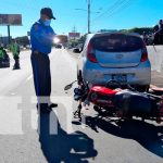 Motociclista lesionado al impactar contra carro en Camino de Oriente, Managua Motociclista lesionado al impactar contra carro en Camino de Oriente, Managua