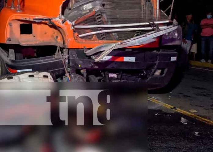 1 Motociclista impacta contra furgón en Somoto