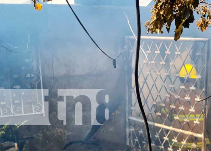 1 Voraz incendio consume una vivienda en la zona 4 de Ciudad Sandino, Managua