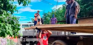 Entregan materiales de construcción a familia que lo perdió en Rivas