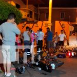 Imprudencia vial en Managua provoca encontronazo entre motociclistas