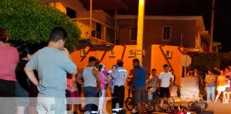 Imprudencia vial en Managua provoca encontronazo entre motociclistas