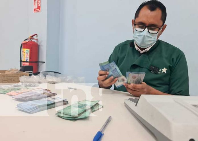 Trabajadores del MINED, Nicaragua reciben pago anticipado de noviembre