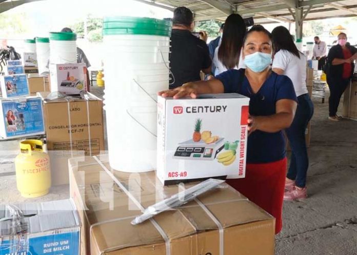 Productores de lácteos son beneficiados con equipos en Estelí