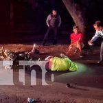 Motociclista fallece tras estrellarse contra un árbol en mercado Israel Lewites Motociclista perece tras estrellarse contra un árbol